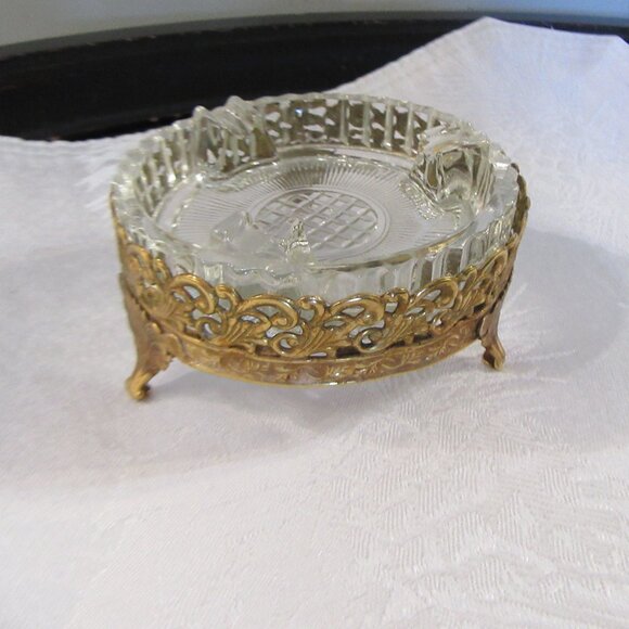 Vintage Ashray In decorative Metal - Picture 1 of 11